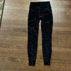 Lululemon crushed velvet leggings size 6